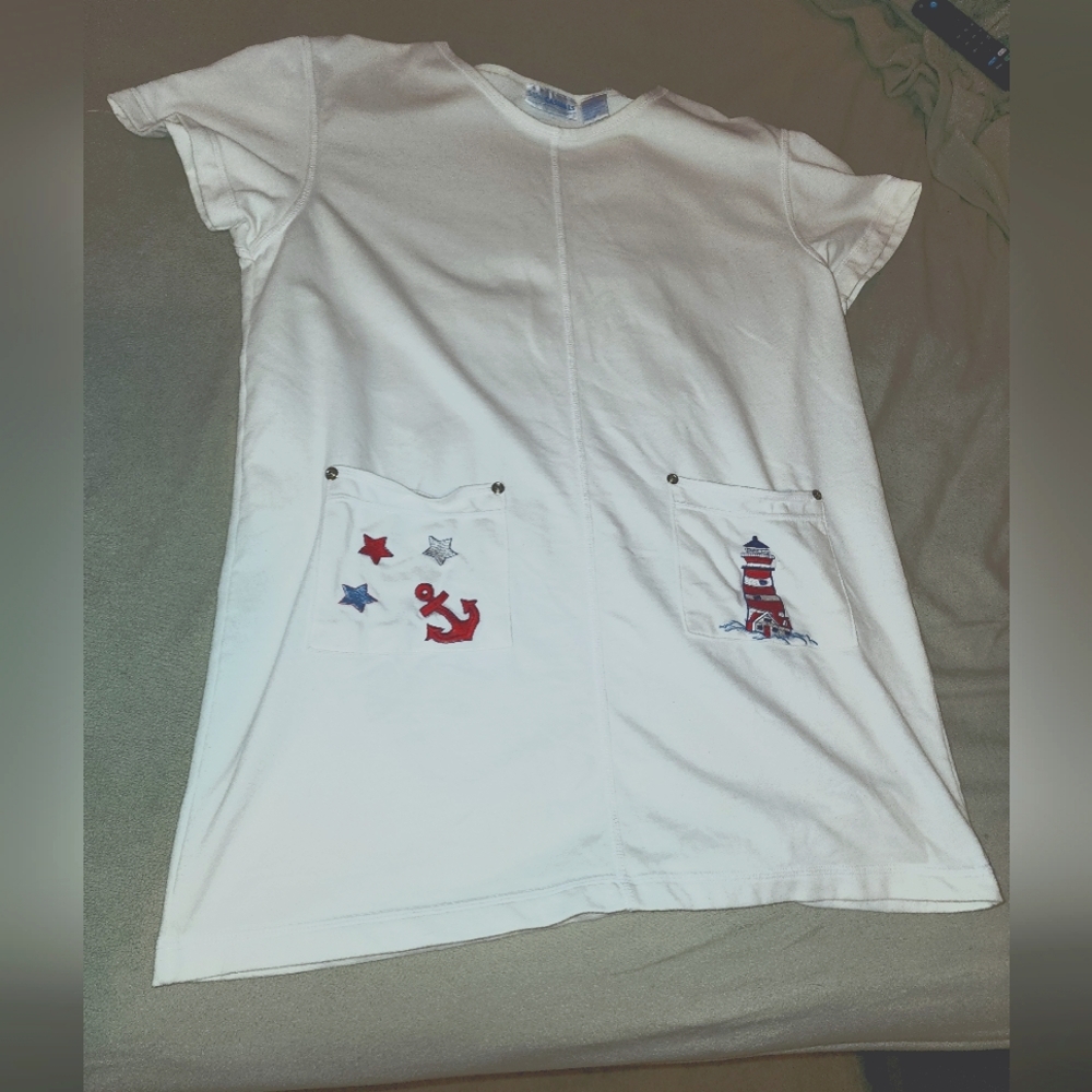 Sun Casual white nautical Female Medium short-sleeve tunic.